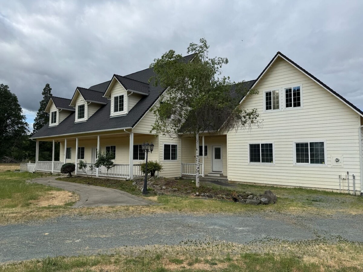 Photo - 2275 Galice Rd House