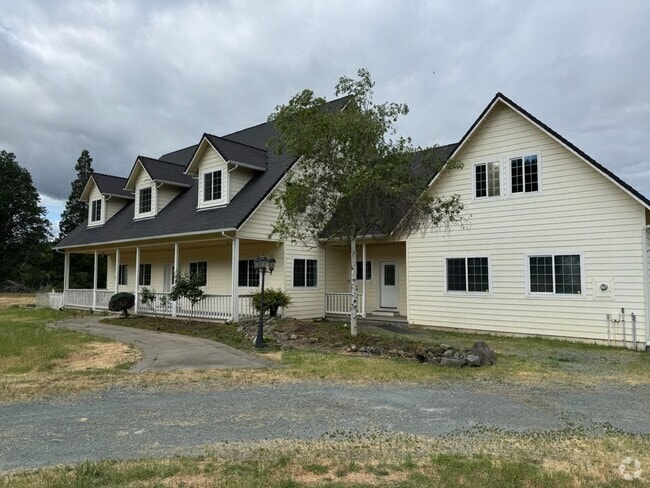 Building Photo - 2275 Galice Rd Rental