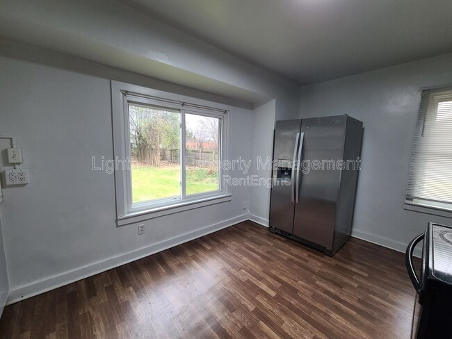 Photo - 1387 Hurd Ave