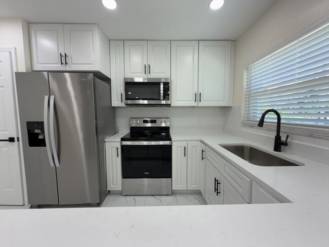 Photo - 270 W Pineloch Ave