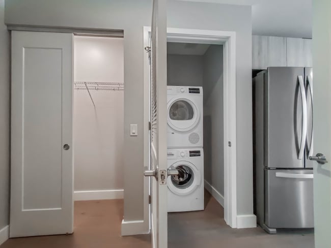 Photo - 1147 N Clark St