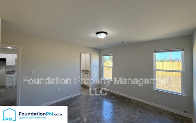 Photo - 2502 E Tyler Ave