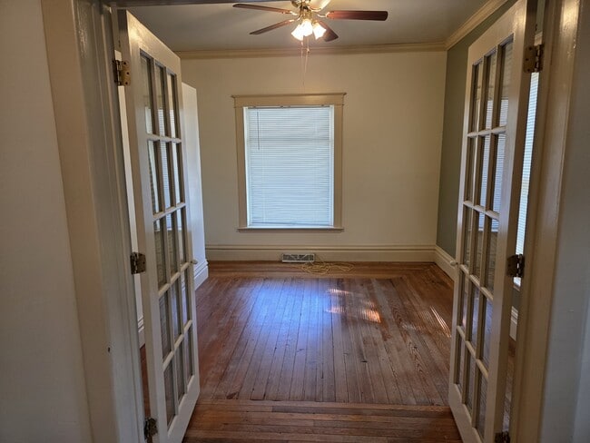 Building Photo - 807 Ferris Ct Unit 1