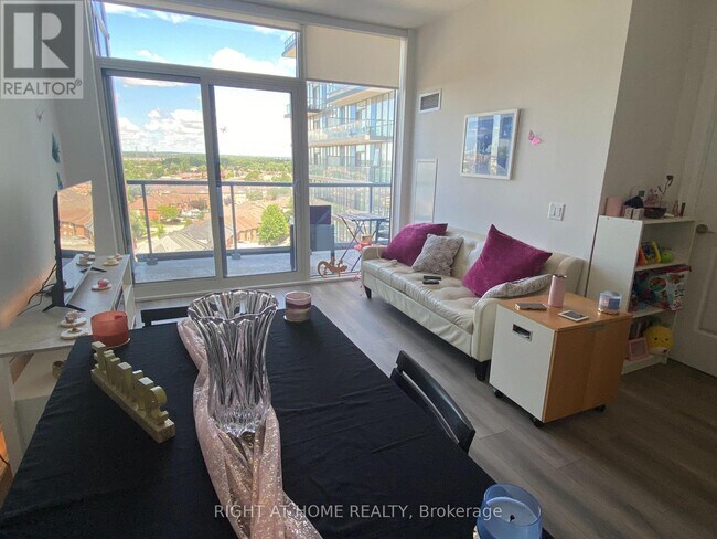 Photo - 10 Gatineau Dr Unit 1007W