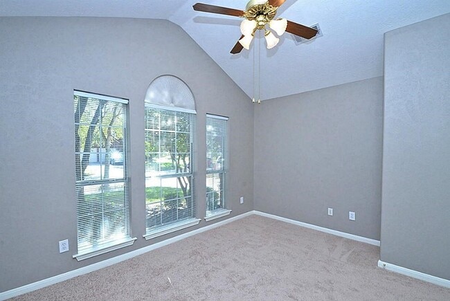 Photo - 4611 Silverlake Dr