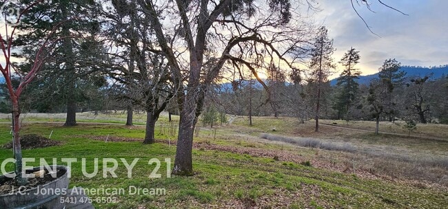Photo - Spectacular Views in the Heart of Applegate Wine Country