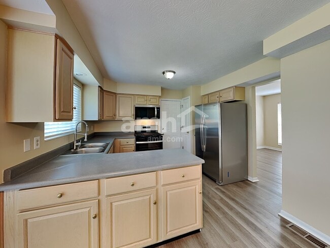 Photo - 725 Kent Cir