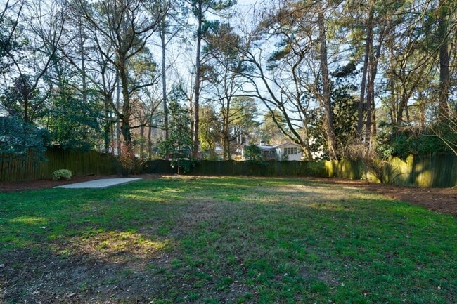 Photo - 995 Lindbergh Drive NE