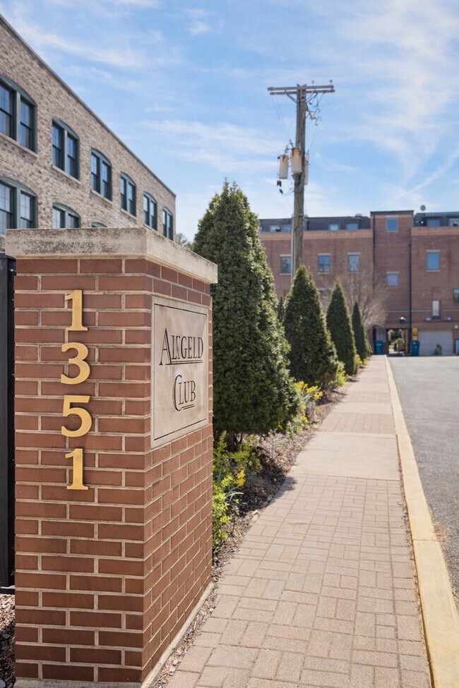 Photo - 1351 W Altgeld St