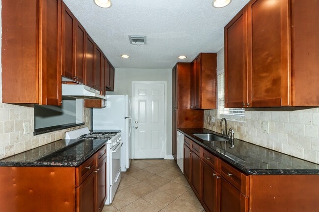 Photo - 515 Land Grant Dr