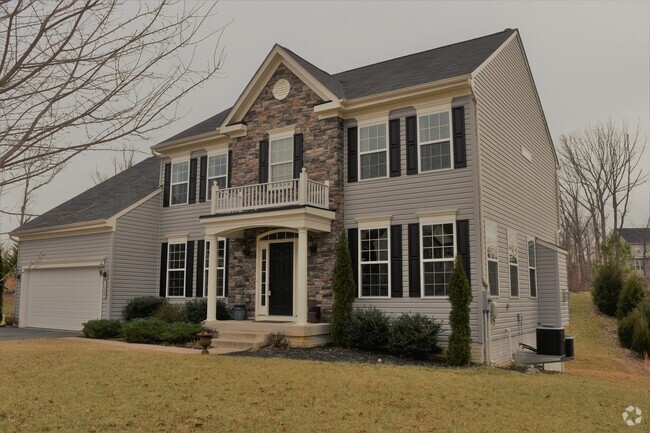 Building Photo - COMING SOON! 5 Bedroom, 3.5 Bath Colonial ... Rental