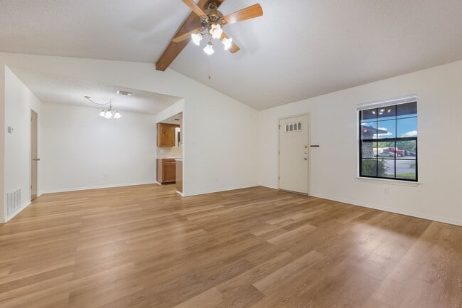 Photo - Spacious 2/1 Duplex in Central Taylor, Tx Unit 2109-A