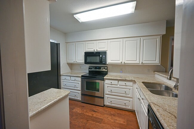 Photo - 412 Half Moon Way