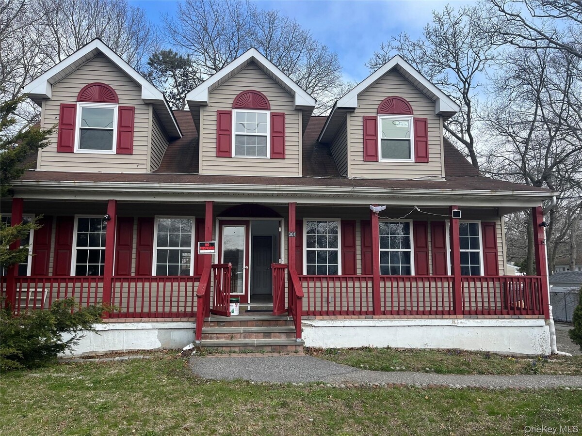 Photo - 301 William Floyd Pkwy