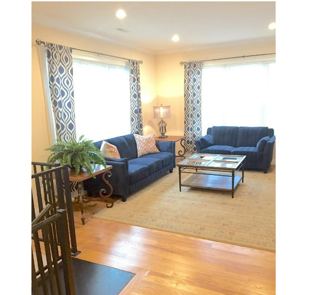 Building Photo - 64-66 Litchfield St Unit 1 Rental