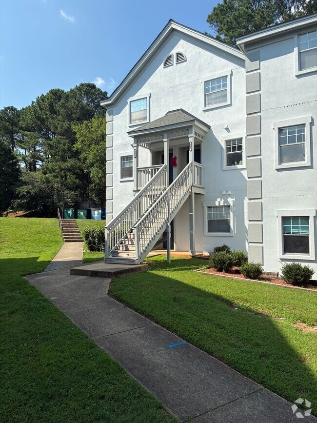 Building Photo - 2502 Avent Ferry Rd Rental