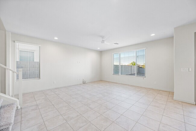 Photo - beautiful 3 bedrooms + loft, 2.5 baths