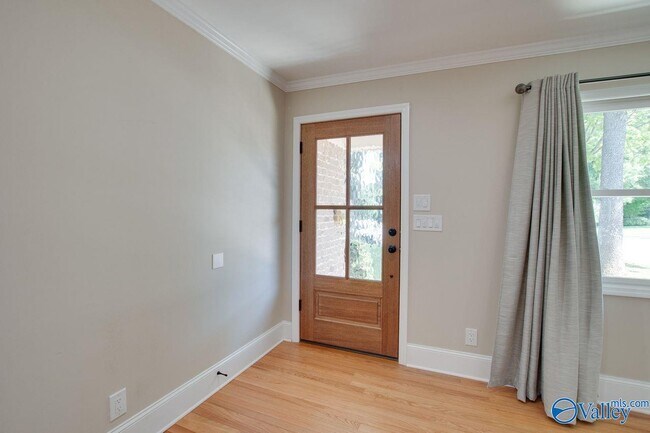 Photo - 211 Wingate Ave SW