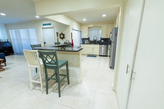 Photo - 3215 NE 15th St Unit 203
