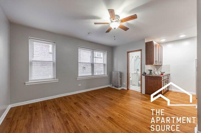 Building Photo - 4240 N Kenmore Ave Unit 104