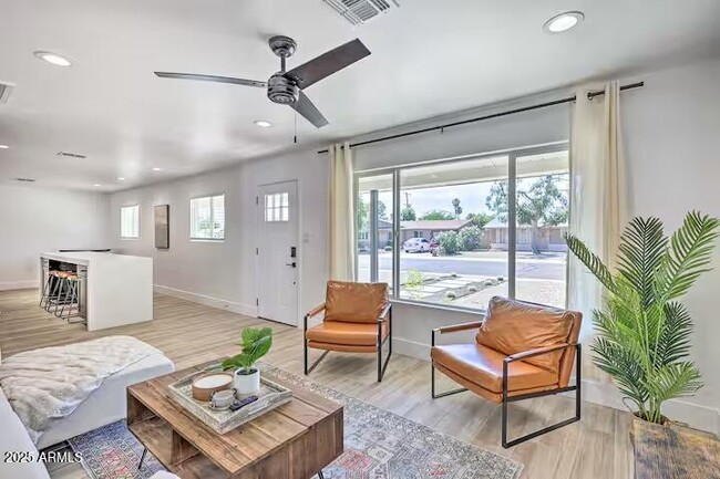 Photo - 310 E Papago Dr