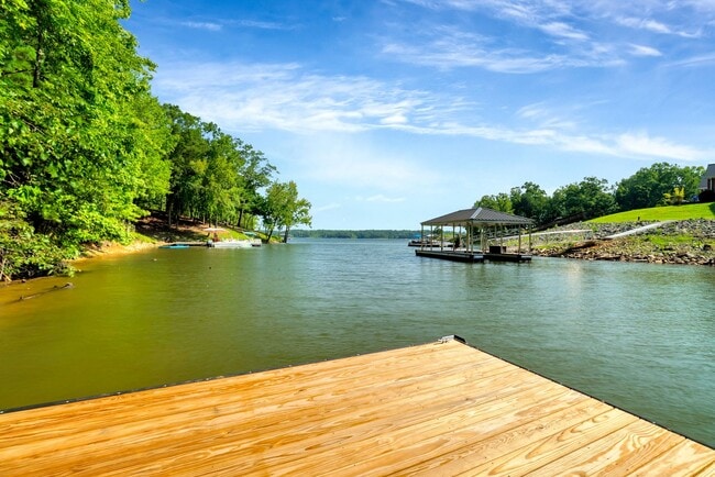 This WATERFRONT-FULLY FURNISHED-ALL INCLUS... - This WATERFRONT-FULLY FURNISHED-ALL INCLUS... House