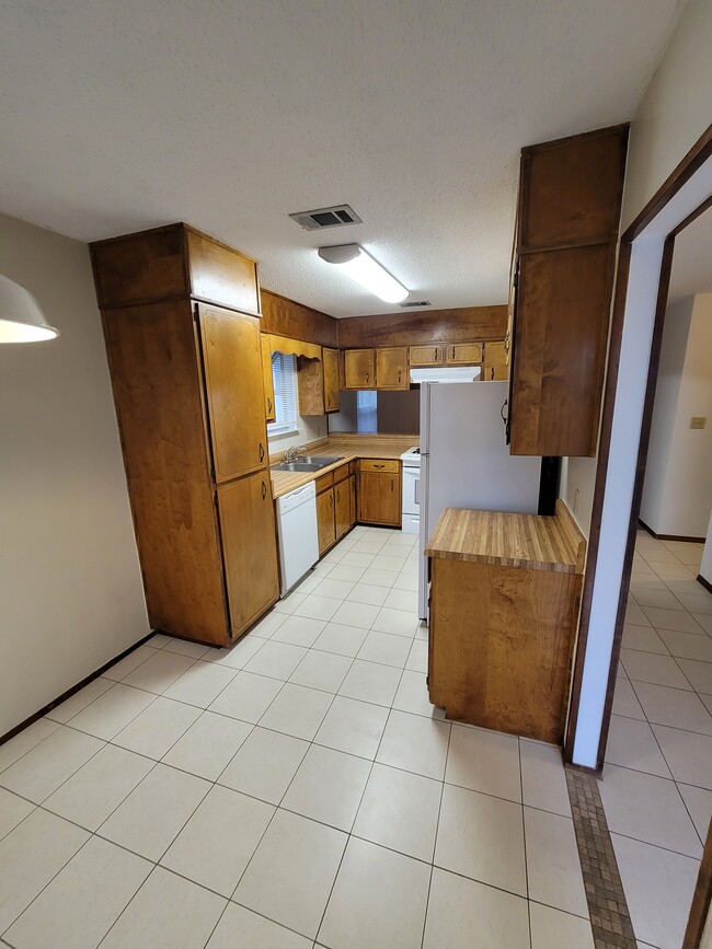 Photo - 1500 E Johnson Ave Unit 205