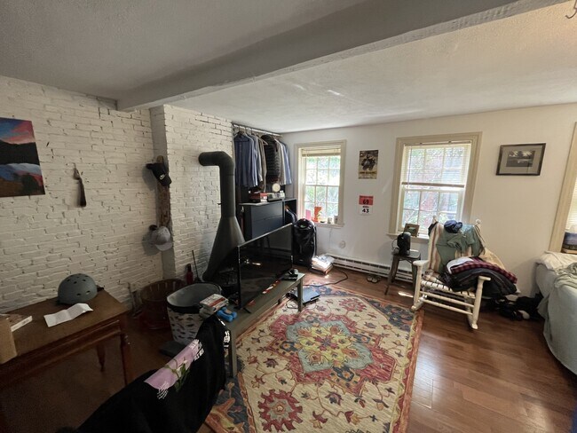 Photo - 33 Winchester St Unit 3