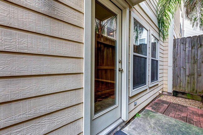 Photo - 2649 Helena St