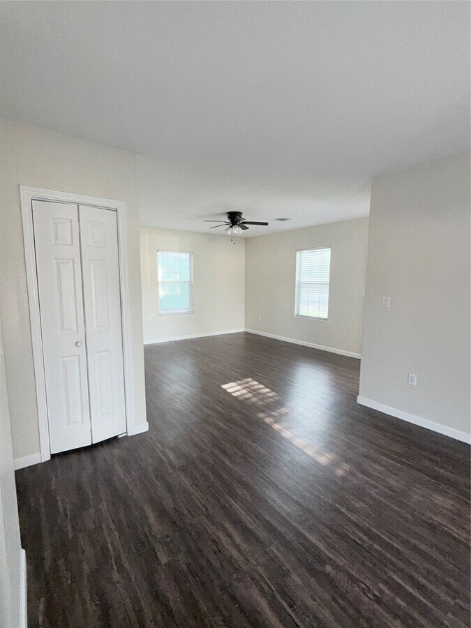 Photo - 210 E Homan Ave