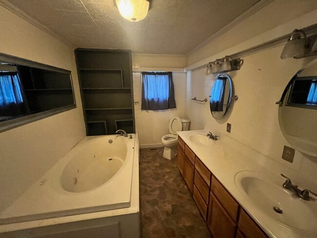 Photo - 695 Mahlep Ln