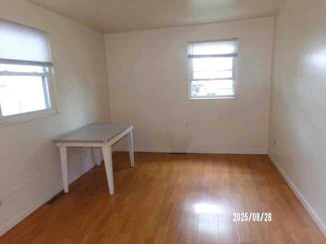 Building Photo - 1115 Walters St Rental