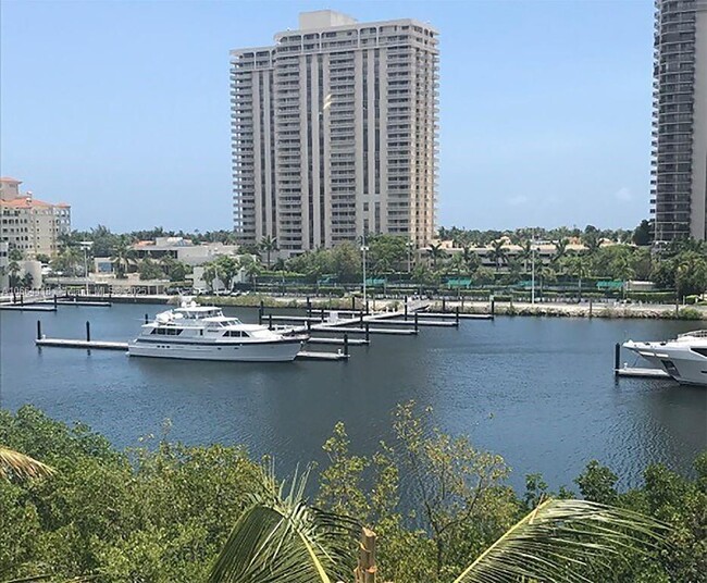 Photo - 19701 E Country Club Dr Unidad 5606 Rental