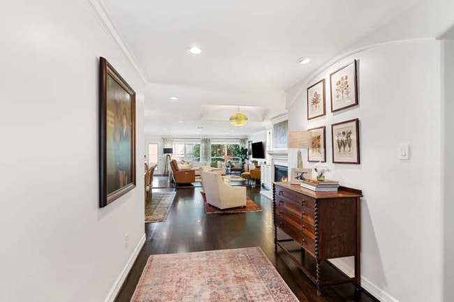 Photo - 4214 Whitman St