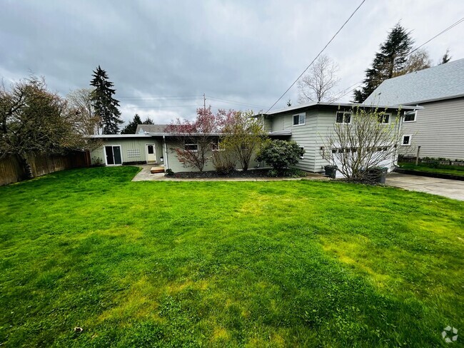 Building Photo - 4 Bedroom East Bremerton with Large Yard Rental
