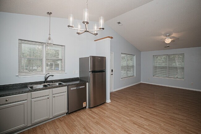 Photo - Charming 3 bed, 2 bath Mt. Pleasant Rental