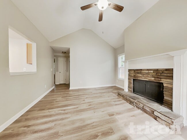Photo - 39 Lofty Pine Ln