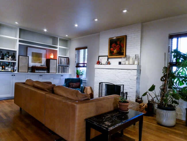 Photo - 308 Dartmouth Dr SE