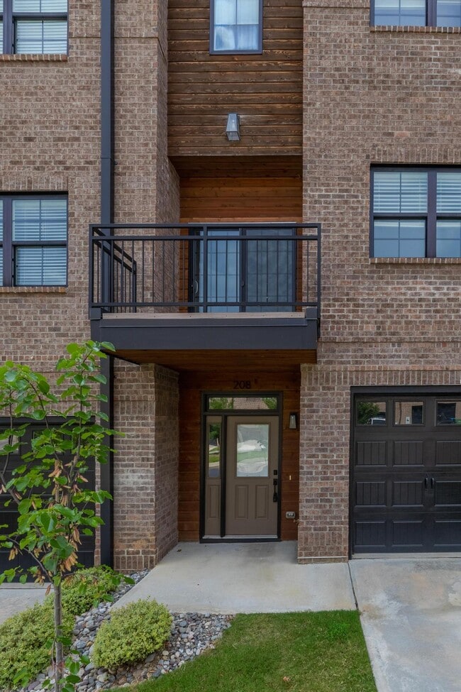 Photo - 208 Asher Springs Cir