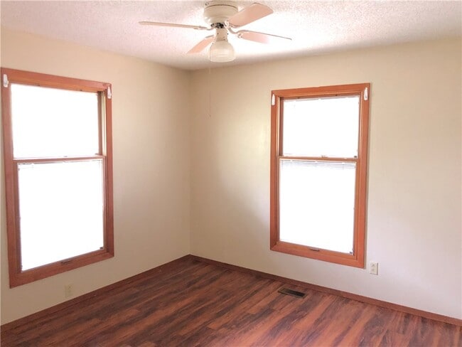Photo - 6 Netherton Ln