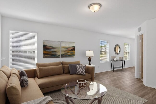 Photo - 605 Grenada Lk Dr