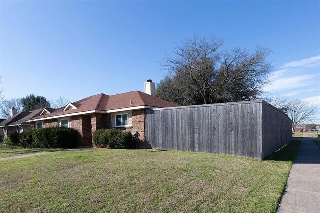 Photo - 2321 Shadyoaks Ln