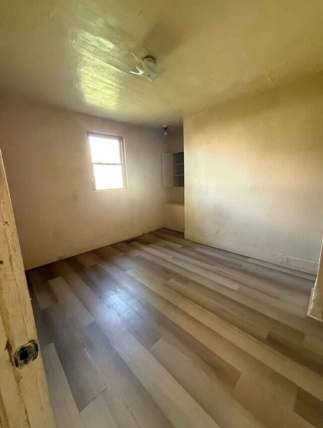 1035 Elmhurst Ave