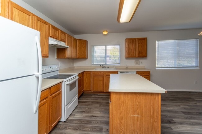 Photo - Spacious 4-Bedroom Home with Walk-Out Basement!