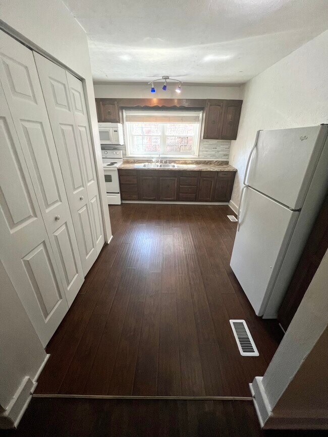 Kitchen - 186 Poplar St Unit 2