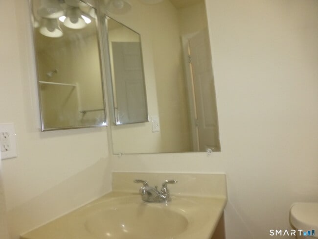 Photo - 245 Elizabeth St Ext