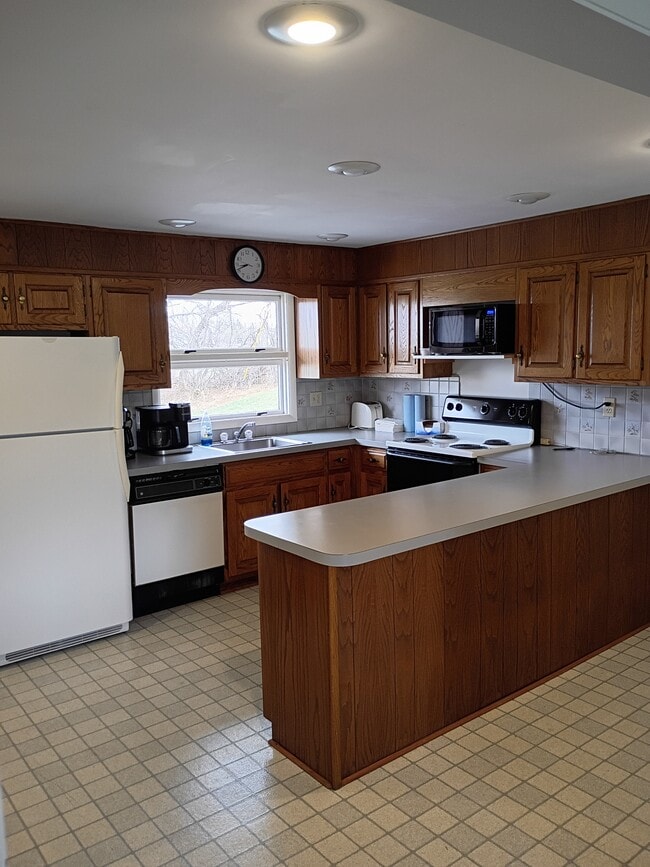 Photo - 445 Schaeffer Rd