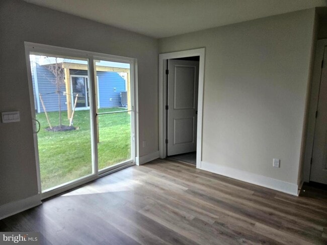 Photo - 1870 Amherst St