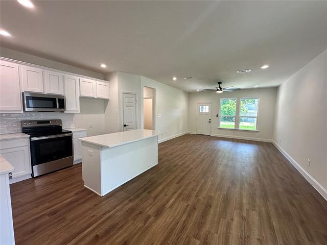 Photo - 2216 Langford St