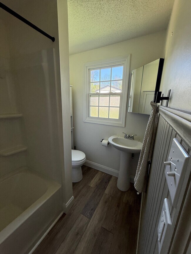 Photo - 1107 Miller St